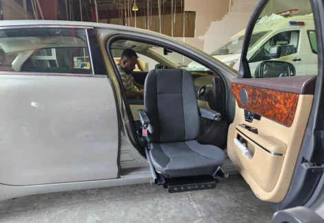 Turny Low Vehicle Swivel Seat